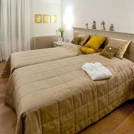 Spacious 5-bedroom House Holiday home