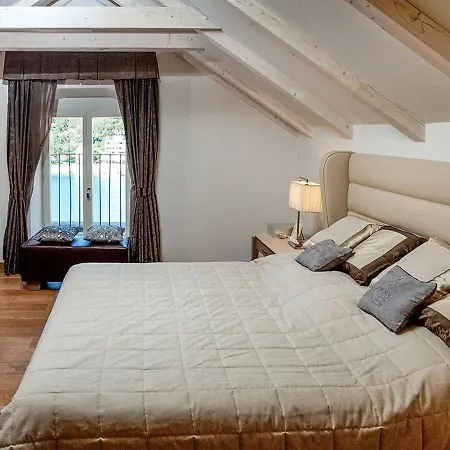 Spacious 5-bedroom House Holiday home Hvar Town