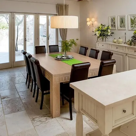 Holiday home Spacious 5-bedroom House *