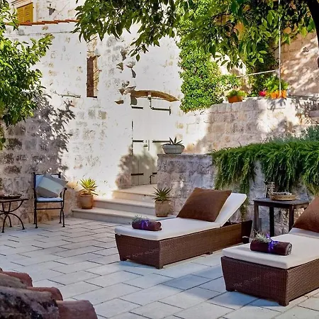 Spacious 5-bedroom House Hvar Town